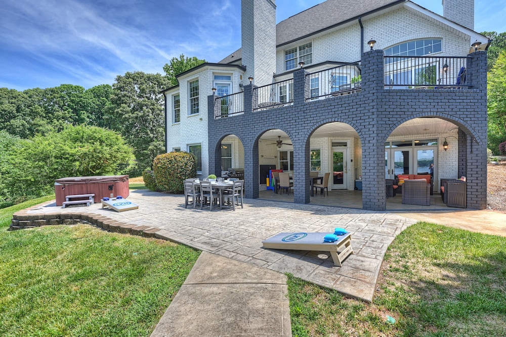 Make a Big Splash in 7BR Lake Norman Home!