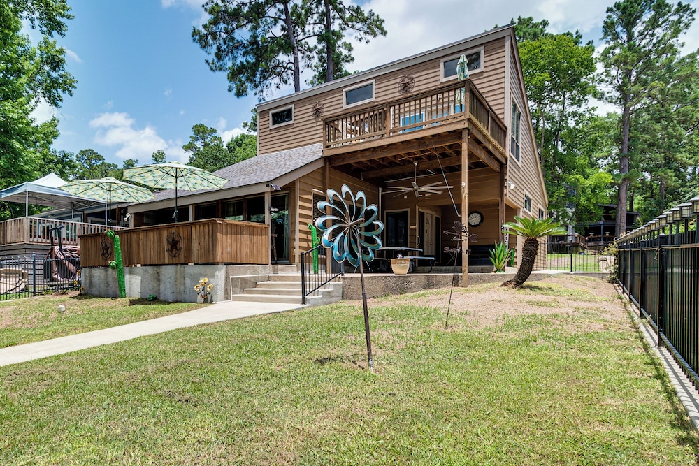 Steps to Marina: Coldspring Retreat w/ Lake View