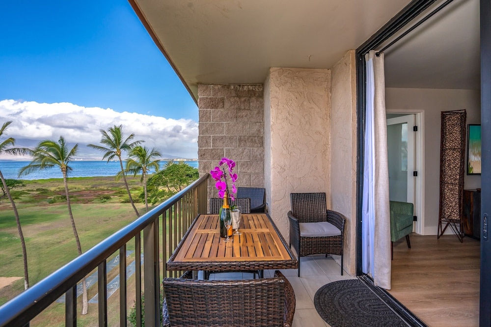 Hotel Elegant Penthouse Oceanfront Vistas - Image 1