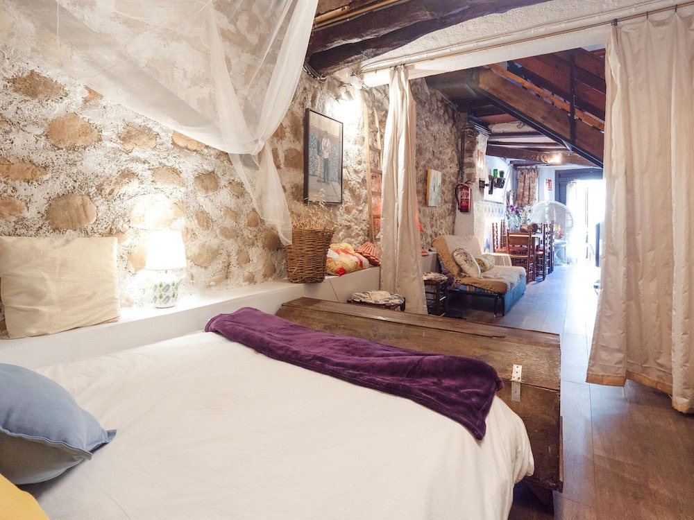 Rural Holiday Home in Tolva near near Mont Rebei Lake view 3