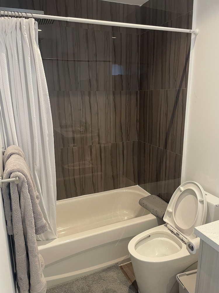 Bentley Commons Fallsview Towns