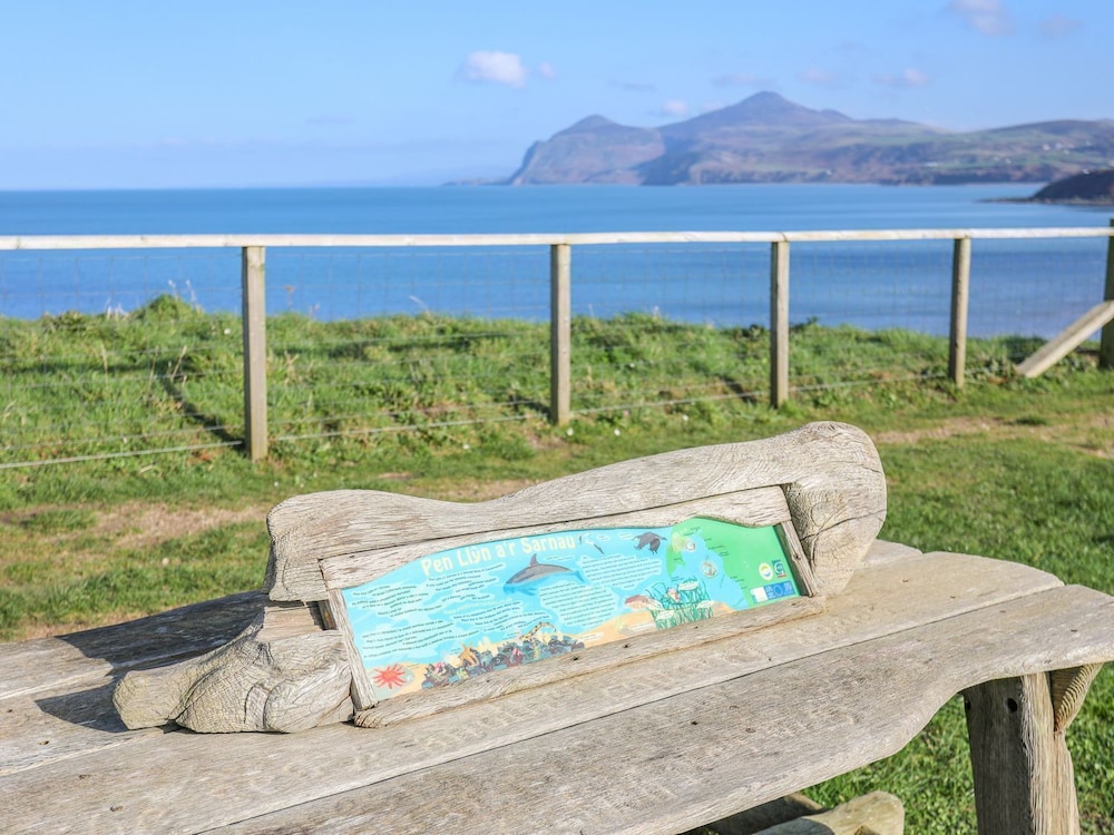 Min Y Mor - Morfa Nefyn