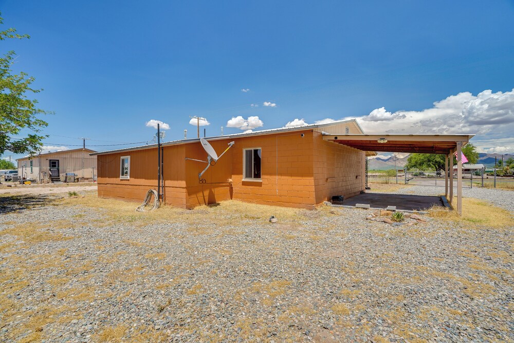 Elfrida Home w/ Yard & Fire Pit: 14 Mi to Wineries