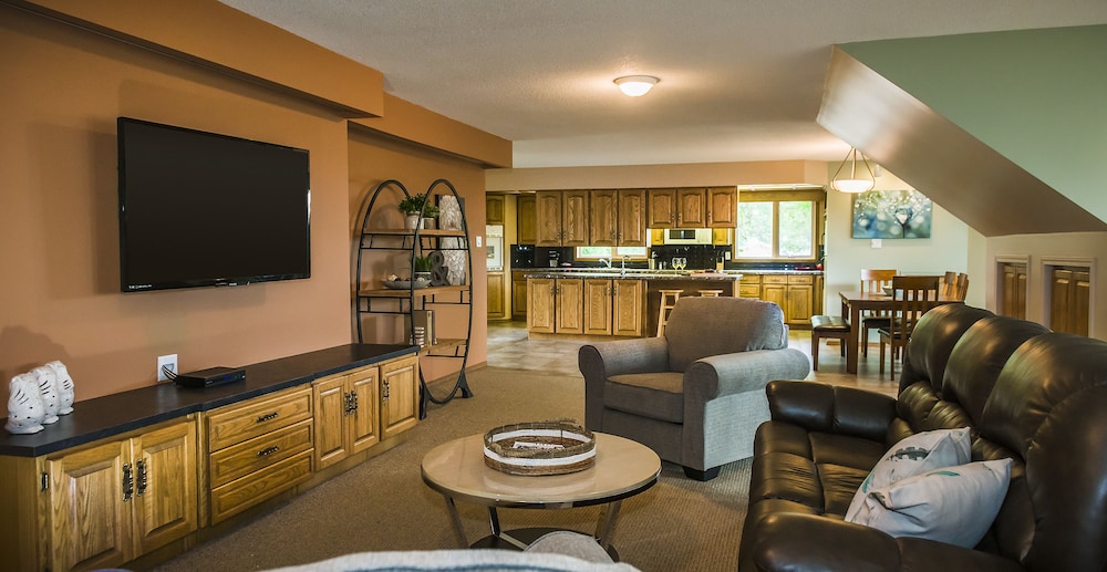Brandon Vacations - Wheat City Retreat - Property Image 1