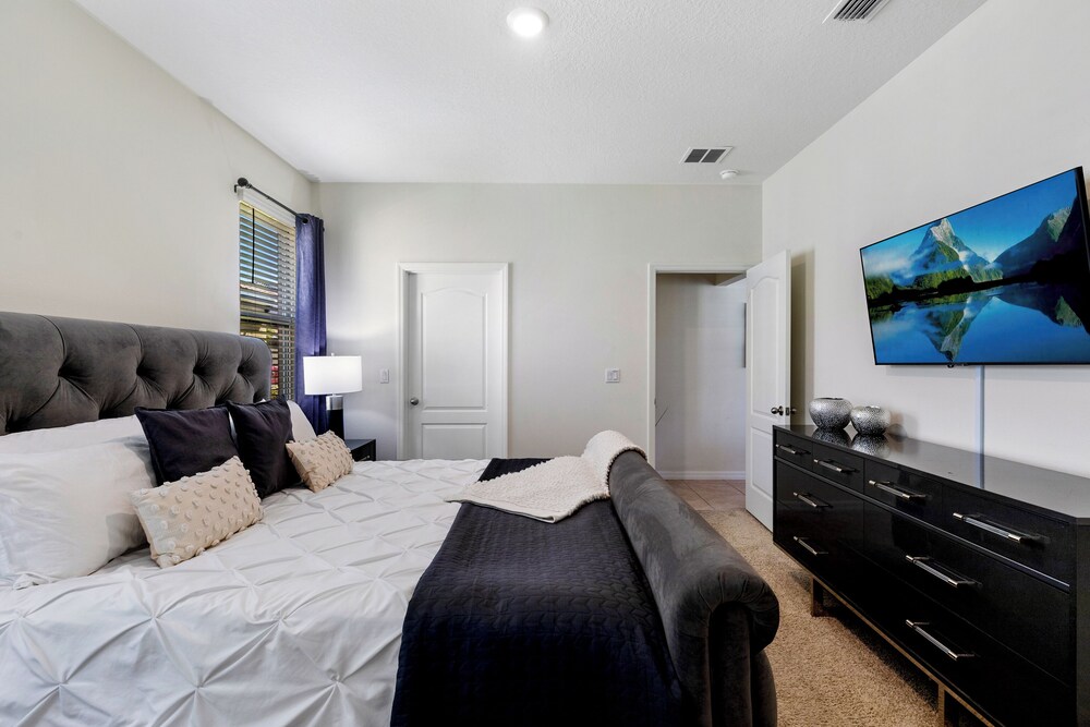 Solterra- LakeView - Private Pool & Spa