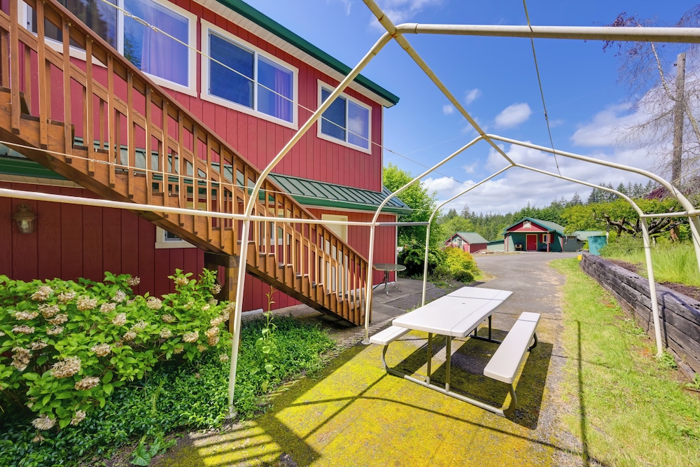 Chehalis Retreat w/ Scenic Views! view 4