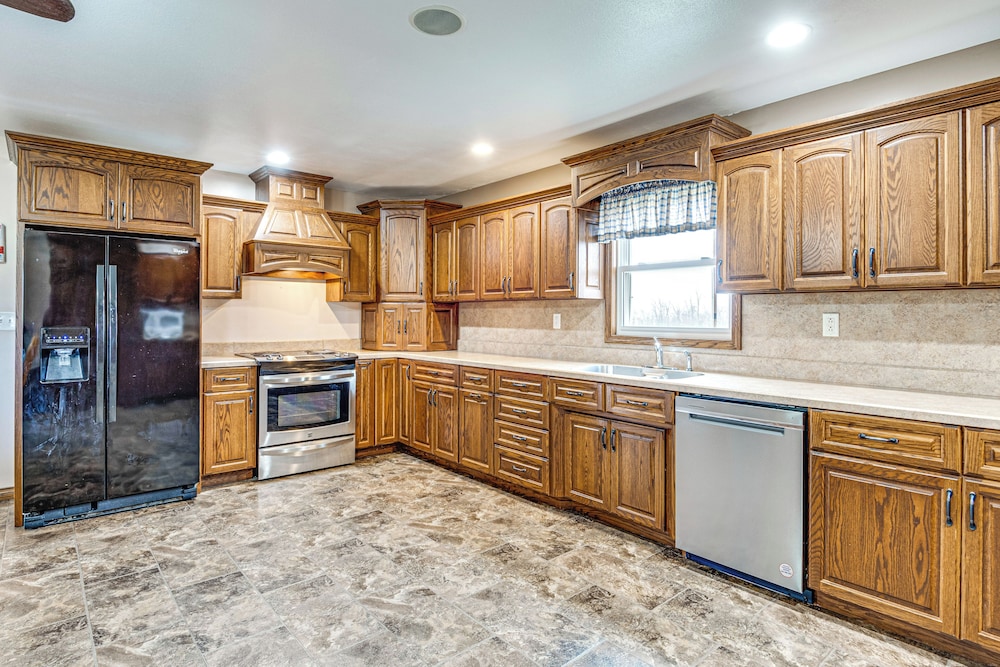Meadow Edges w/ Yard & Views in Odon