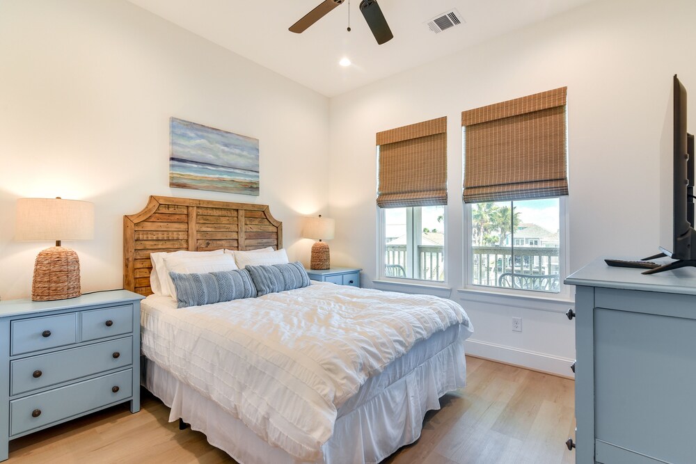 Near Terramar Beach: Home w/ Patio in Galveston