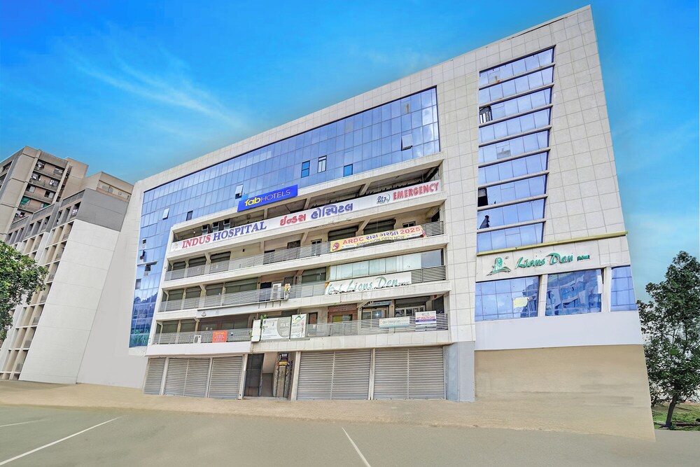 Fabhotel Raj Palace I