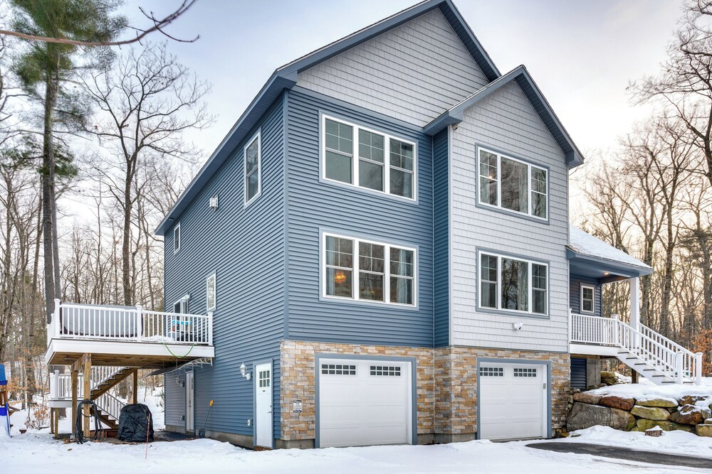 Mtn-view Gem w/ Hot Tub & Fire Pit in North Conway