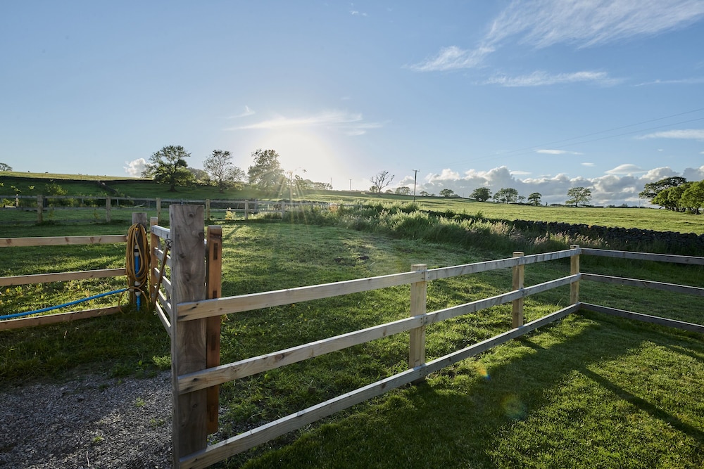 Whernside Lodge