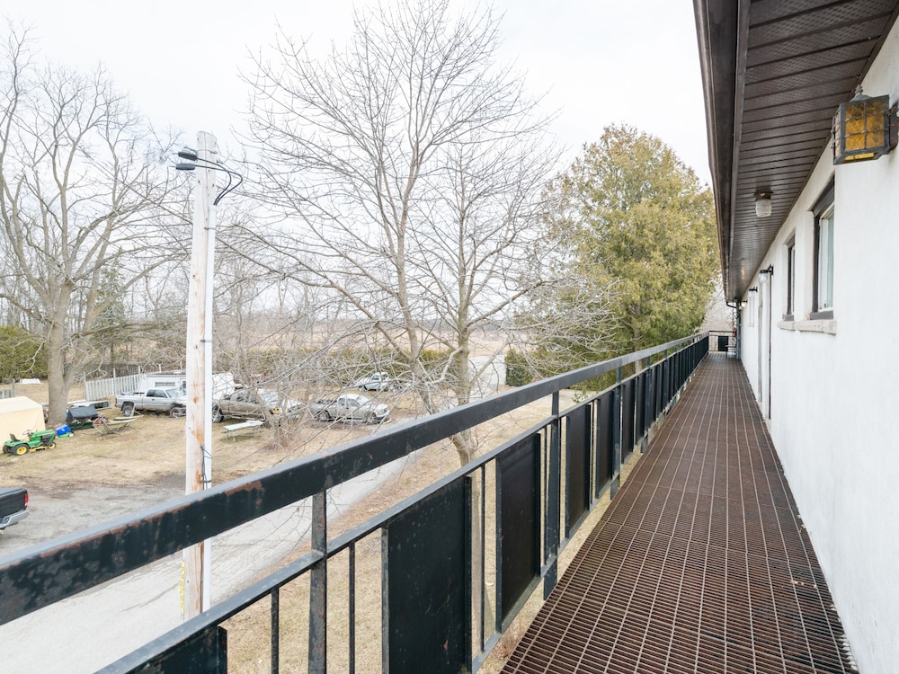 Hotel Beaverton ON - Lake Simcoe view 5