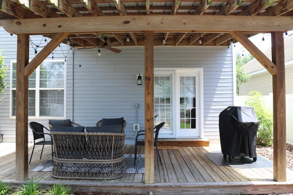 Lowcountry Lodge! In the Heart of Historic Old Town Bluffton SC