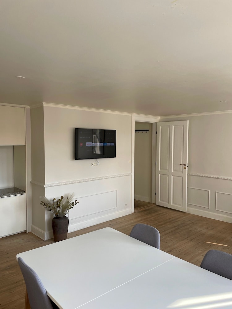 Elegant Apartment In Central