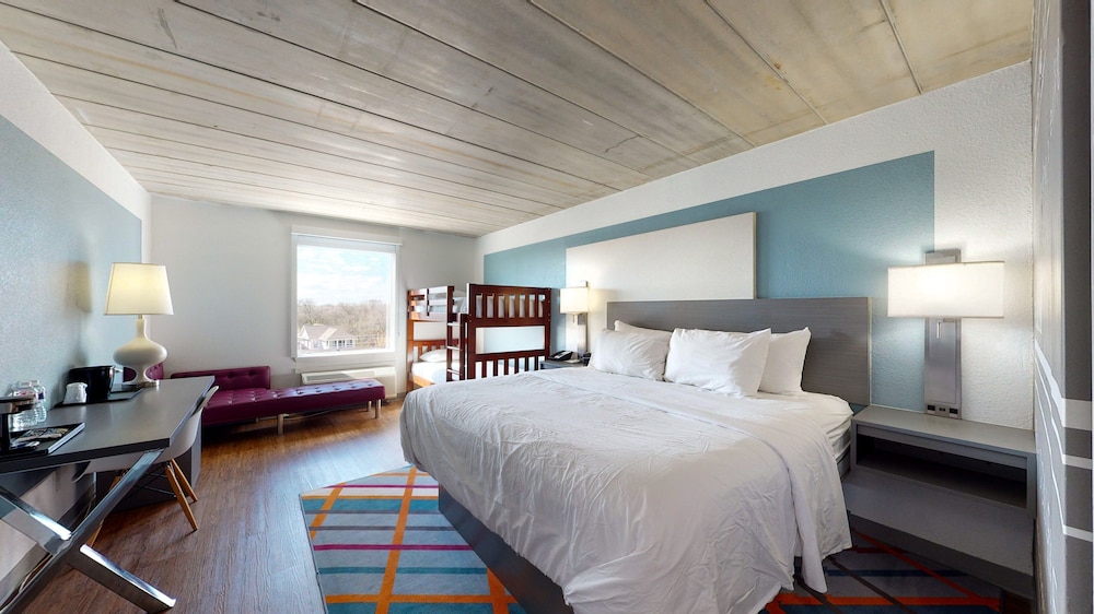 voco College Station Aggieland by IHG