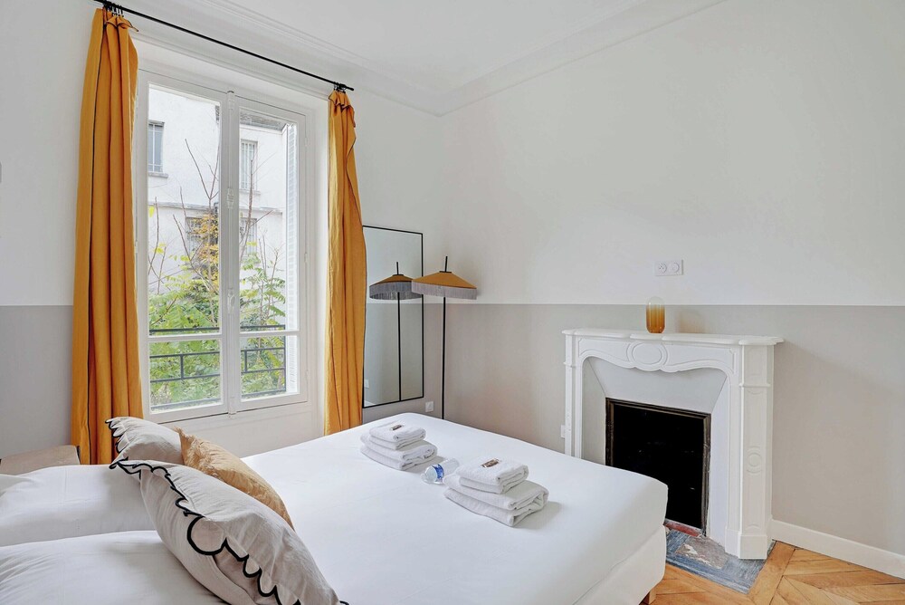 Elegance and Charm in the Chic Town of Neuilly view 5