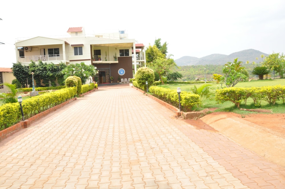 KSTDC Hotel Mayura Gaganachukki