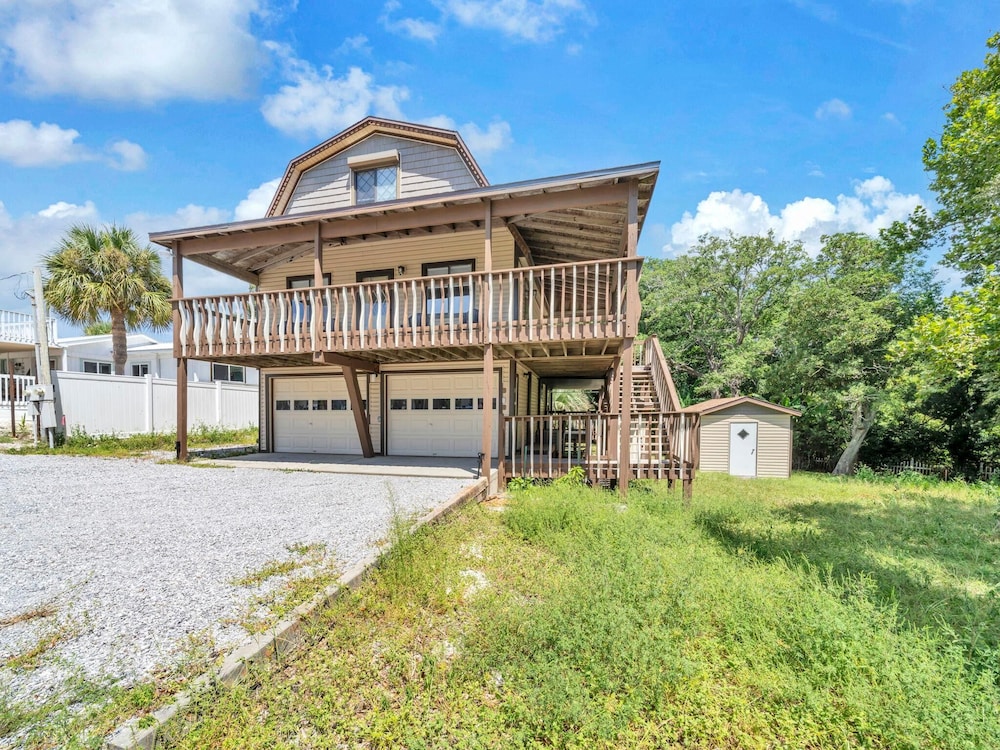 Dragonfly Deck