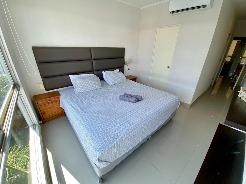 Apartment with Pool, Gym & A/C (507)