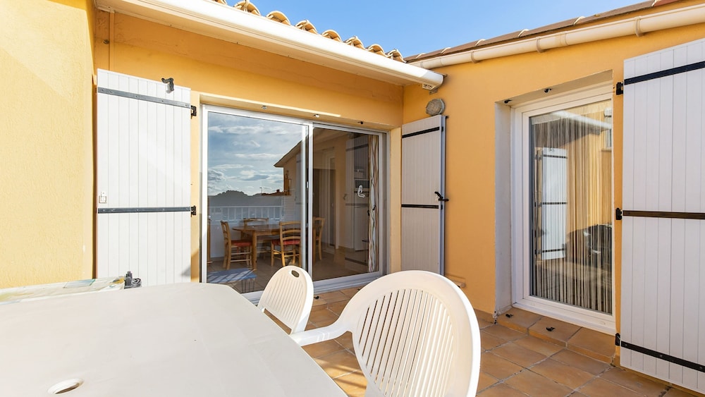 Stylish 2-bedroom Retreat in Agde