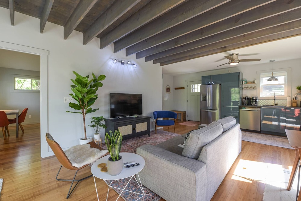 Plum Perfect Hideaway by Avantstay Power, Water, Wifi Weekly Discounts