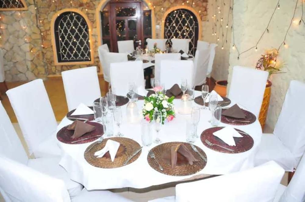 Best Western Jangwani Sea Breeze Hotel