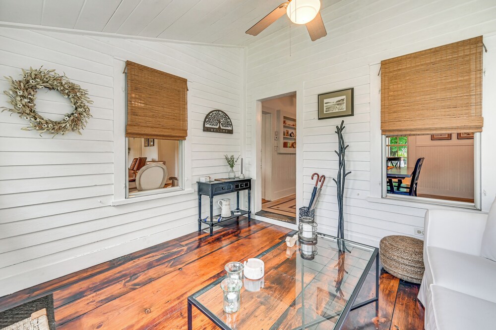 Historic Farmhouse Near Mountains & Colleges!