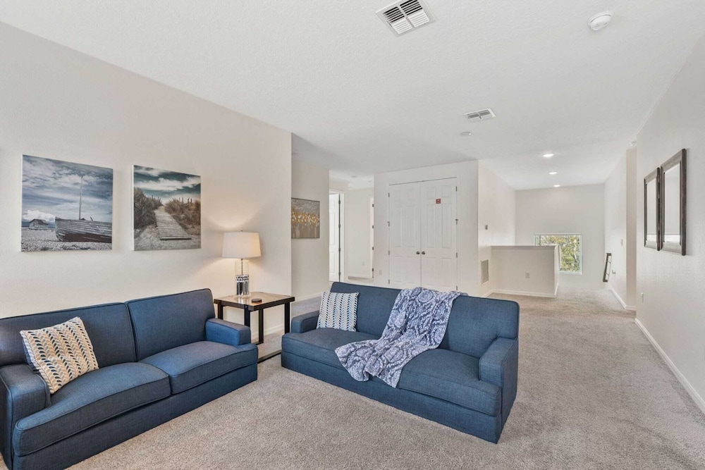 Minutes to Disney Parks + Universal Sleeps 21 w/ Pool, Hot Tub, Game Room