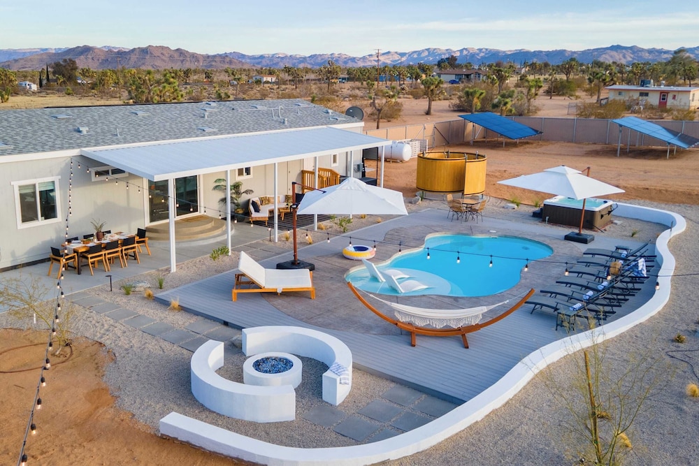 Pool, Spa, Pickleball & Piano Near Pioneertown Harmony House by Avantstay