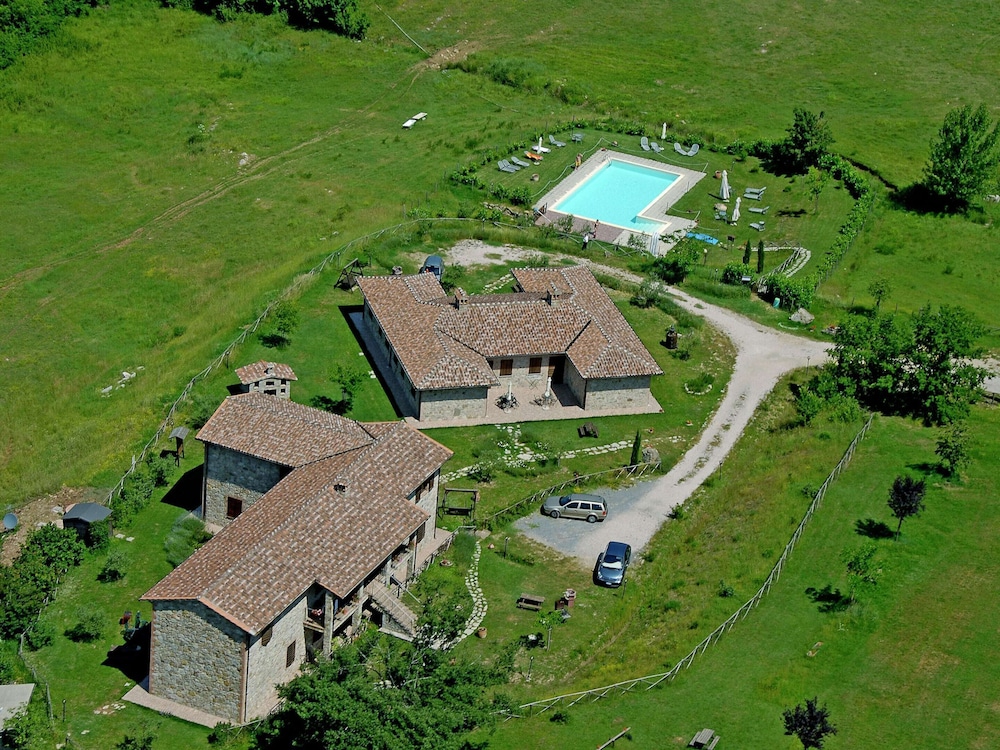 Farmhouse Near Lake Trasimeno With Pool photo 2