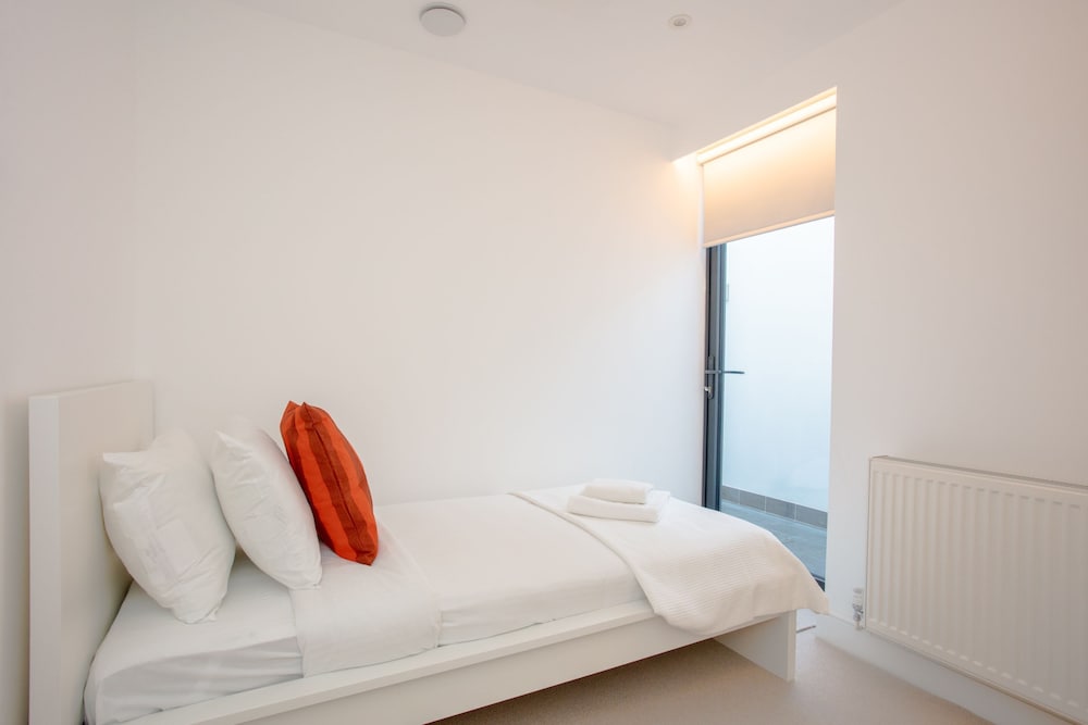 Newly Refurbished Modern 3 Bedroom Apartment in Affluent Fulham