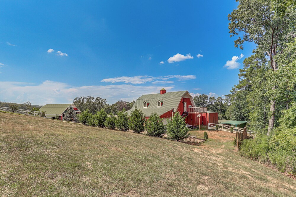 Lake Allatoona Area Studio w/ 2 Decks & Farm Views