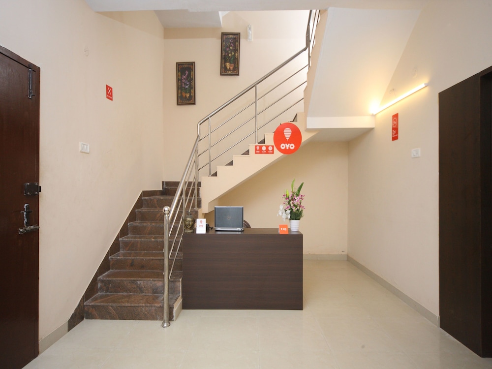OYO 15517 Kms House