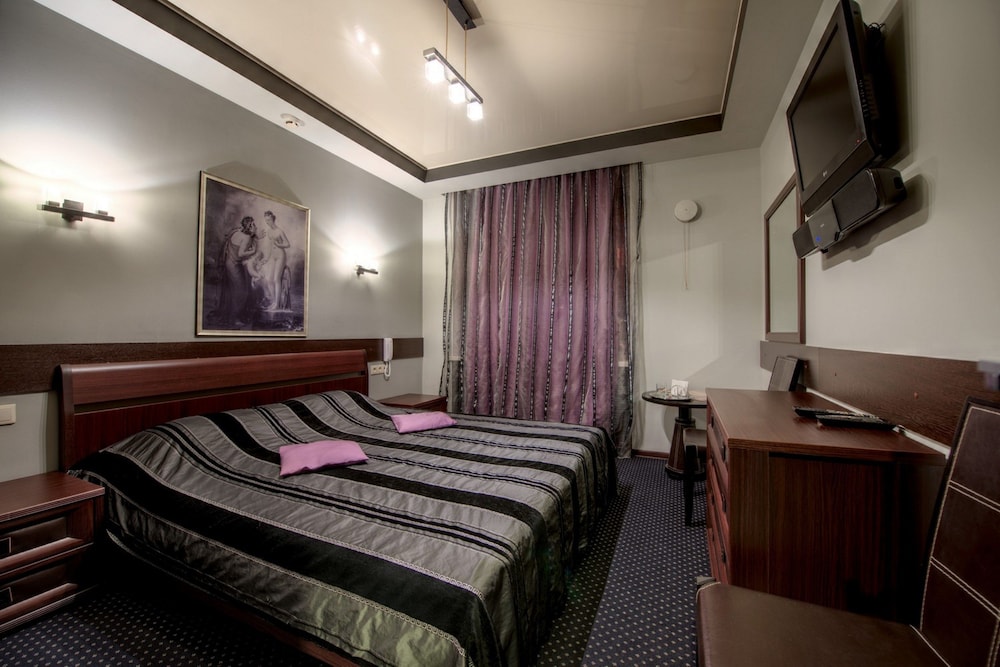 Alex Hotel on Dybenko