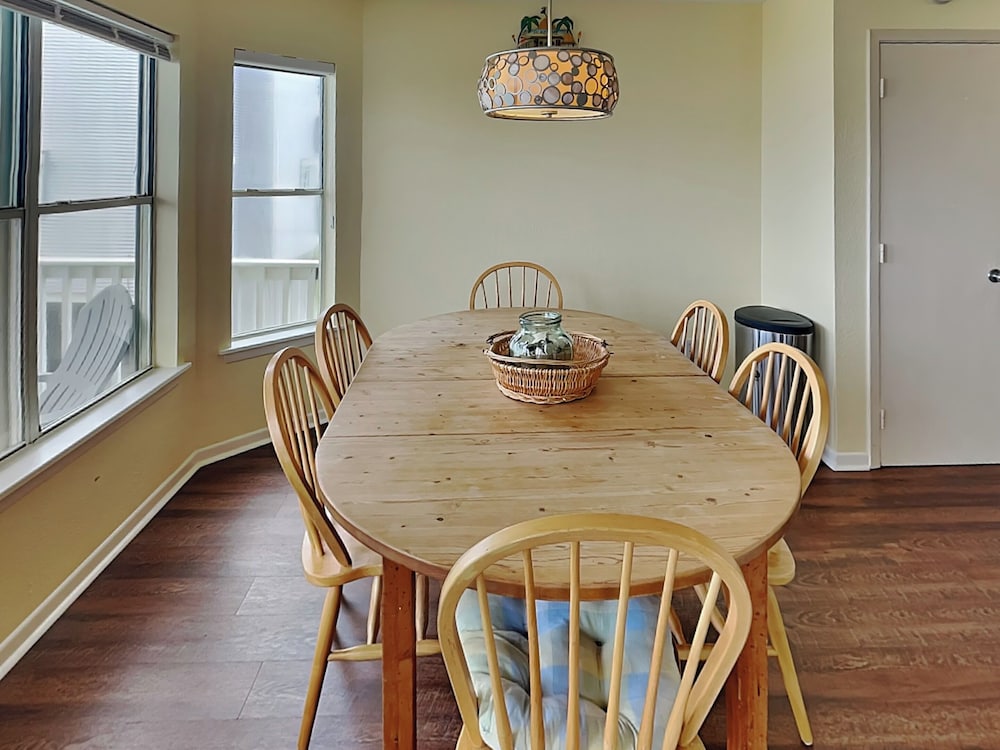 Whispering Sands Beachfront by Ryson Vacation Rentals