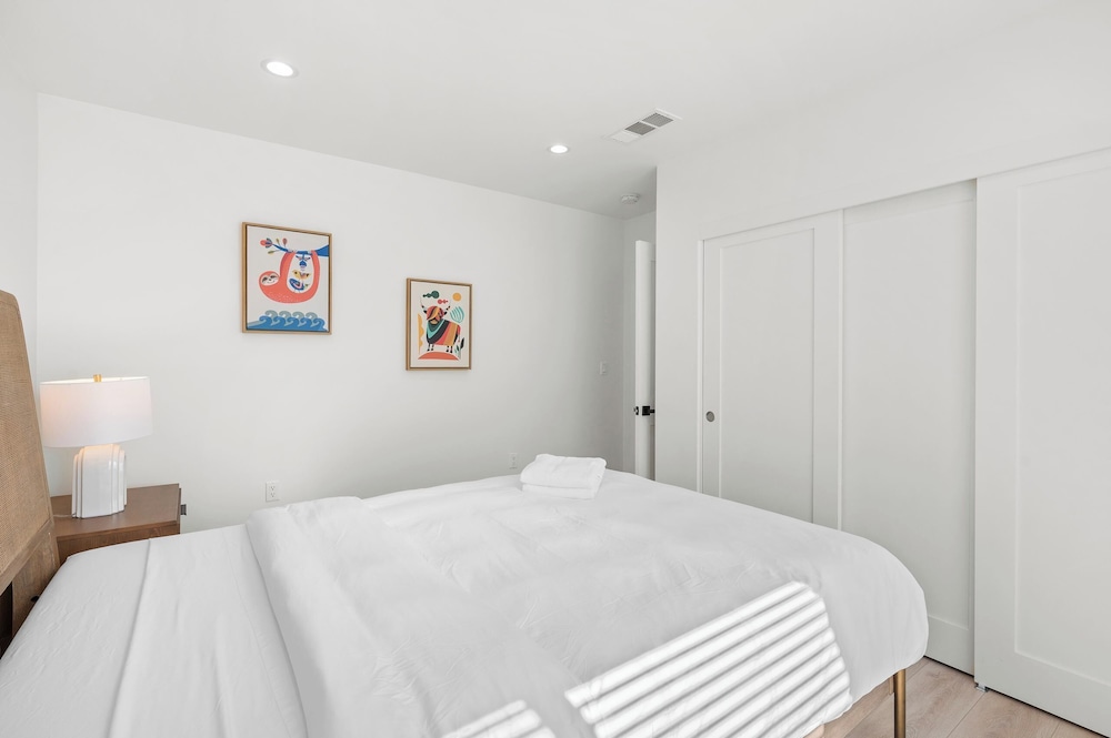 Not Affected by the Fire/spacious Modern Retreat w Luxury Amenities & Style