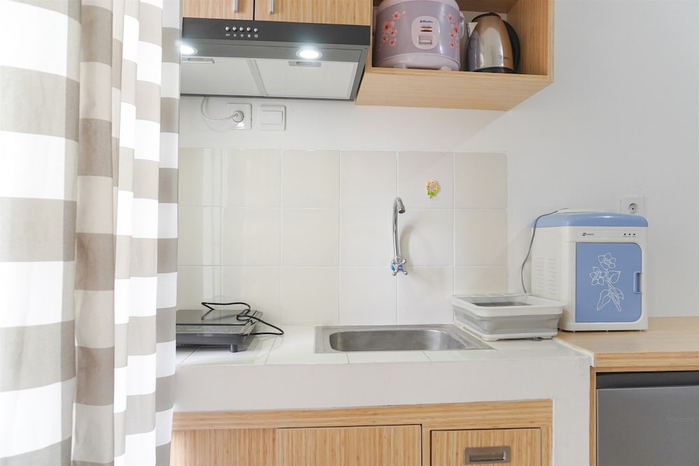 Homey And Minimalist Studio At Loftvilles City Apartment