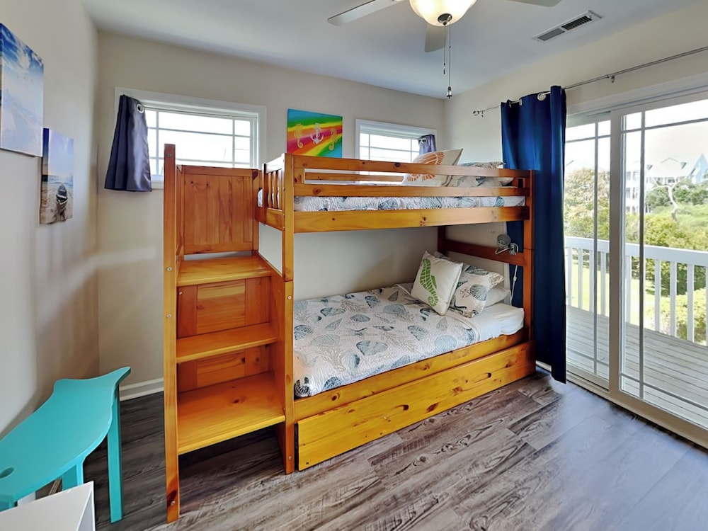 Lovin' Lowe Tide by Topsail Realty