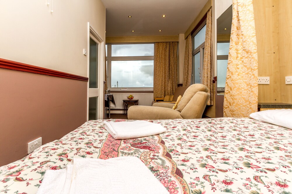 Lynton Apartments
