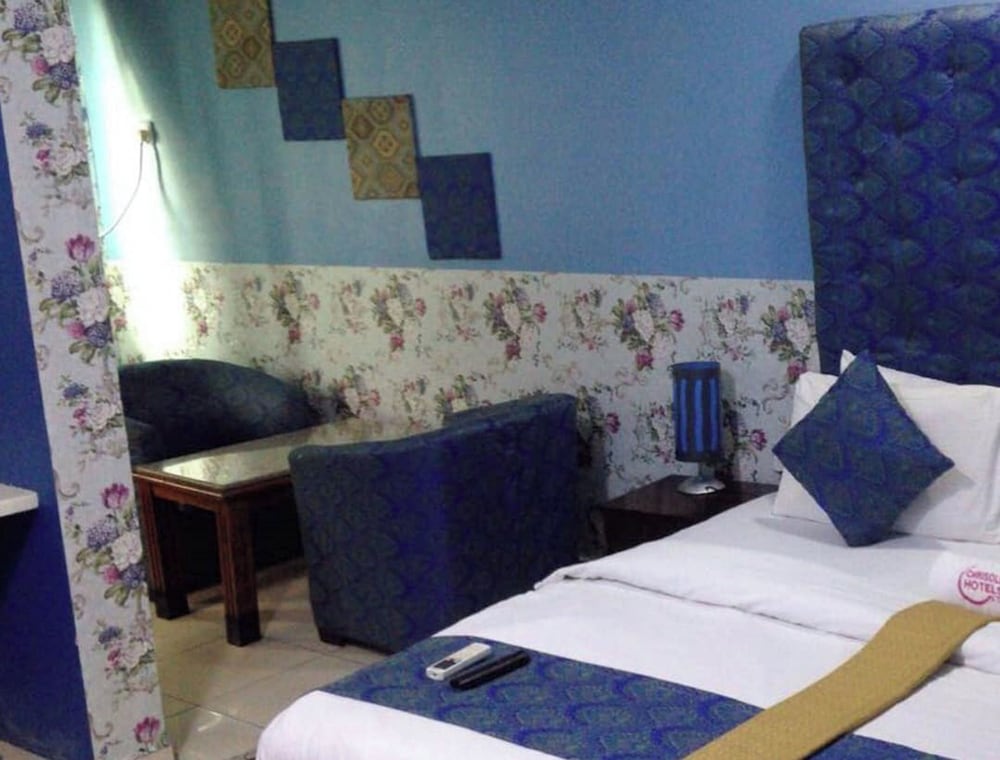 Chrisolik Hotel