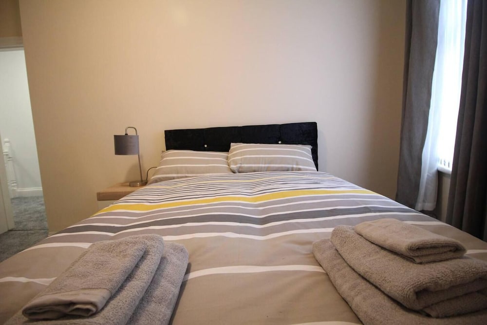 Regent Choice - Town Centre - Fantastic House view 5