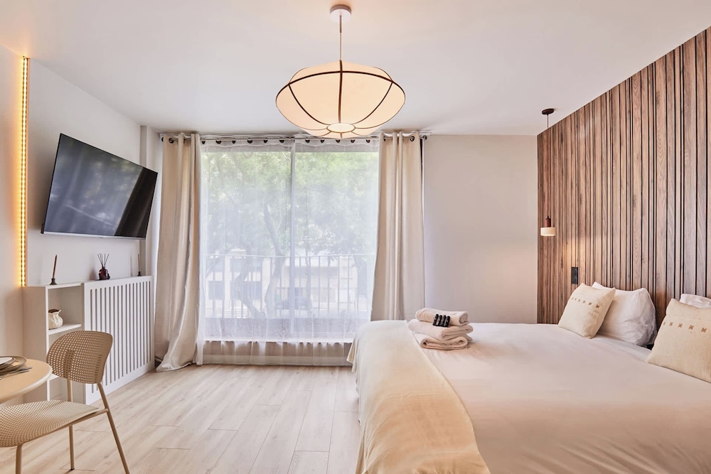 THE Parisian Suite / Center of Paris