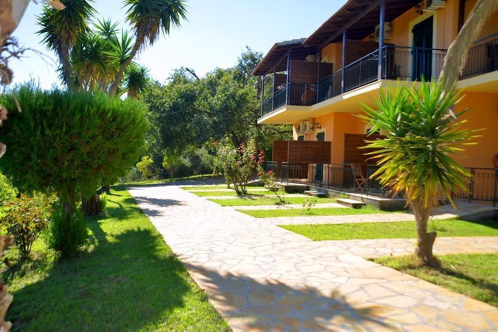 Alexandros Apartments