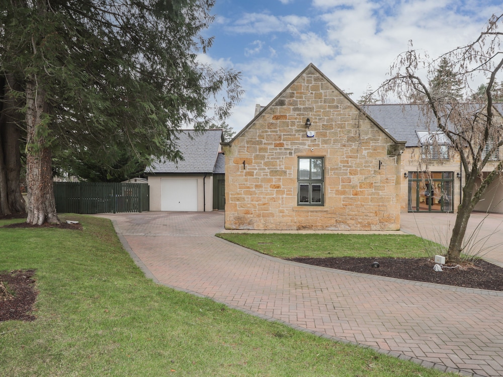 1 The Coach House