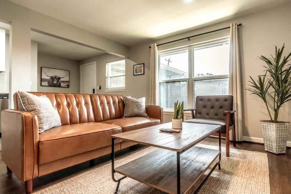 Stylish 1BR Urban Retreat