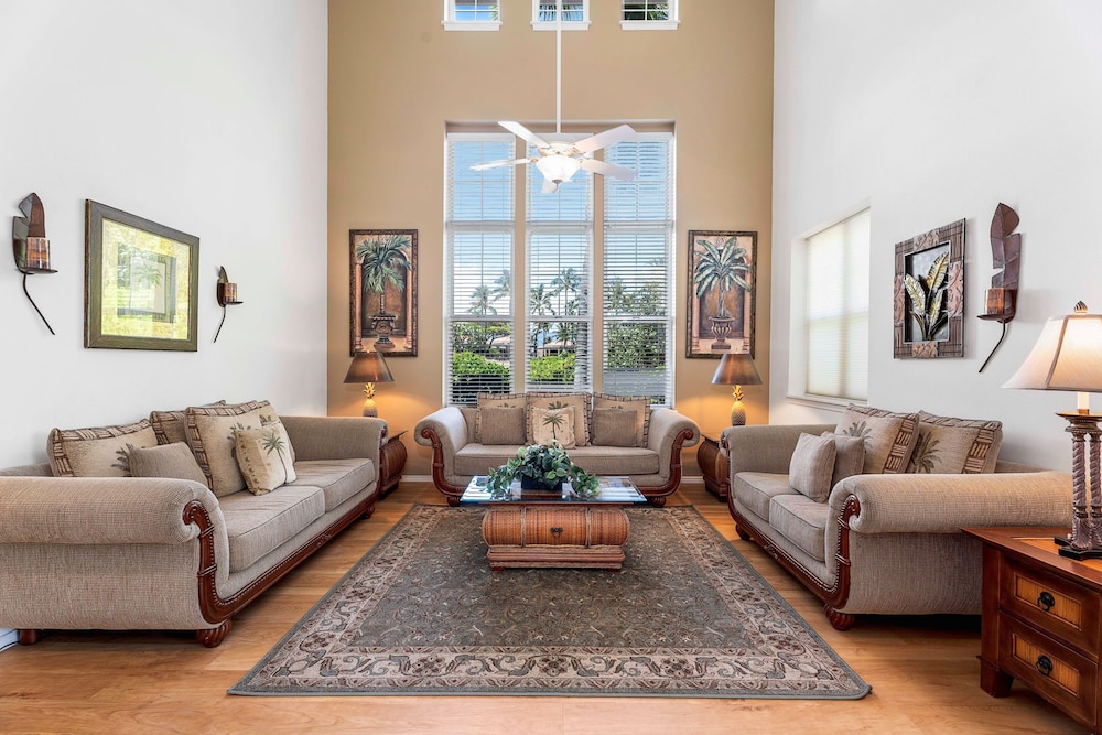 Spacious Corner Unit - Central AC - Vrkcv