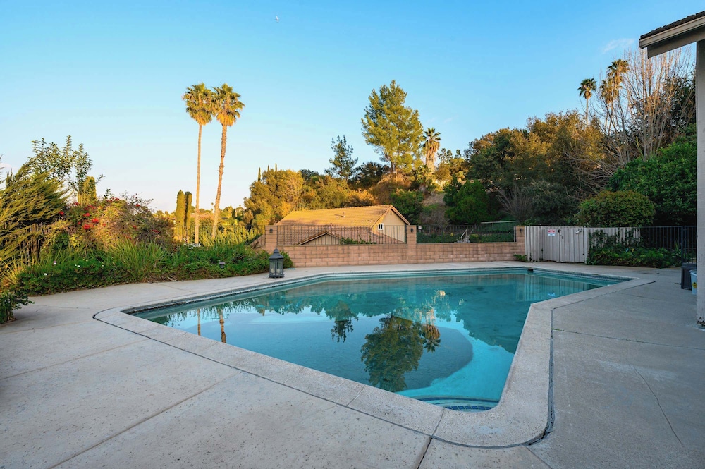 Luxury Hilltop Designer House w Pool Great View