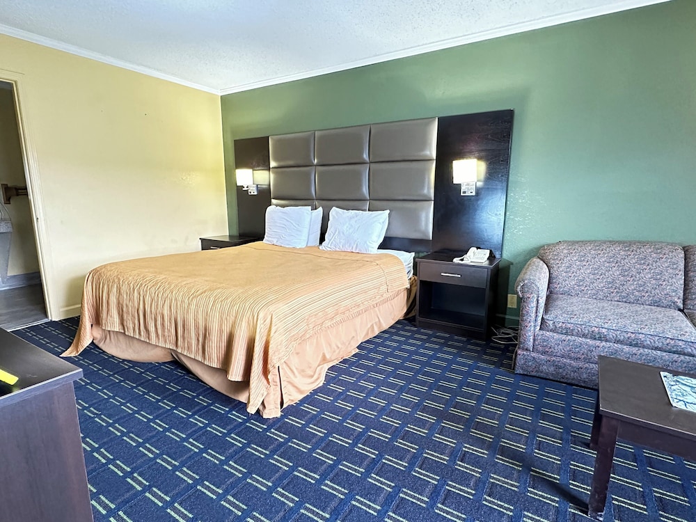 Rodeway Inn & Suites Plymouth Hwy 64