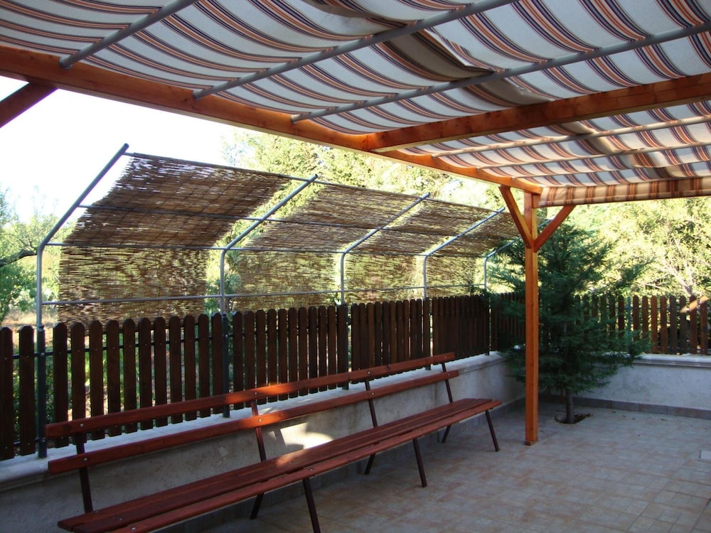 Photo 8