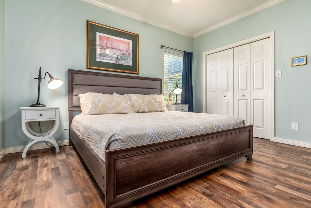 Dauphin Luv - Beach Club #201 4 Bedroom Condo